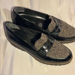 Remonte Size 39 (8). Black and Tan Women's Loafers. Rubber soles